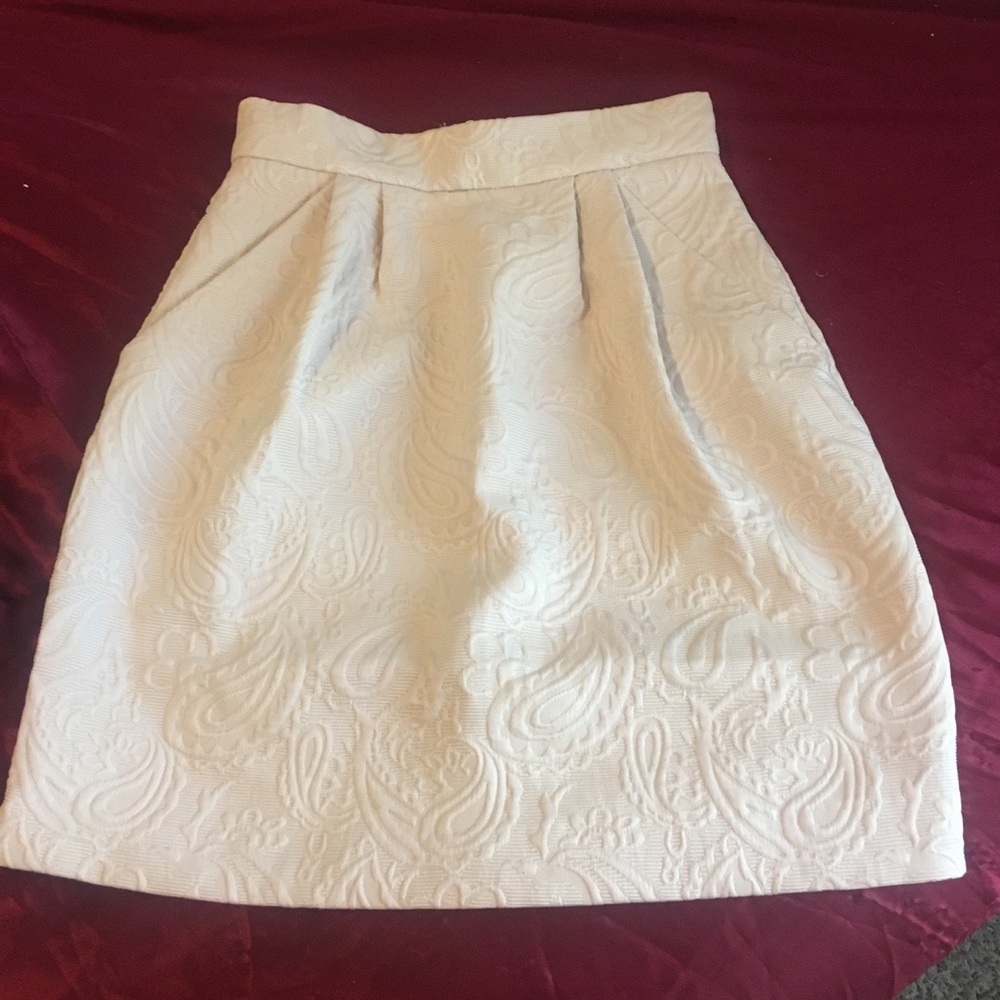Cute white mid length skirt
